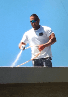 התזת צבע על גג לאחר איטום על-ידי אחים תימור חלבי